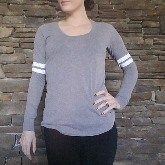 Victoria's Secret Tops - VS Pink Long Sleeve Stripe Tee in Grey EUC